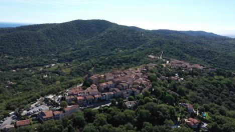 Luftbild-Gassin-Dorf-In-Den-Bergen-In-Der-Nähe-Von-Saint-Tropez